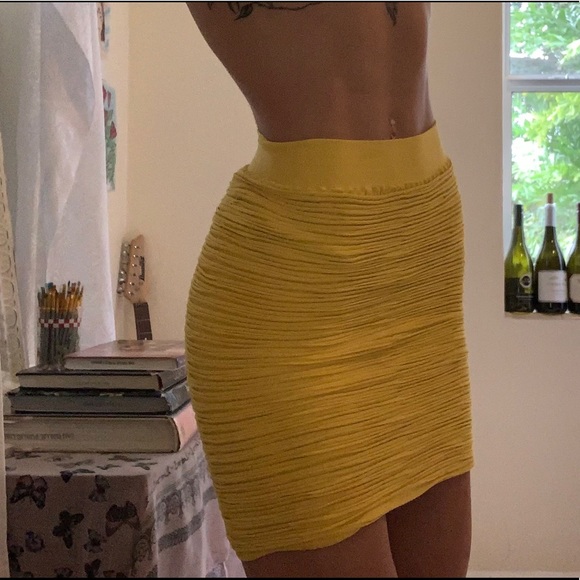 Banana Yellow Body-con Miniskirt - Picture 1 of 3